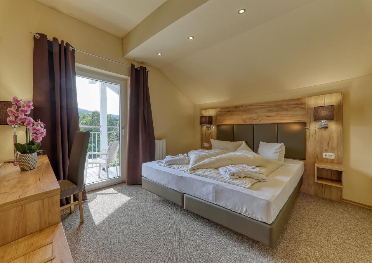 Wellnesshotel Deine Auszeit, Adults Only Achslach Exterior photo