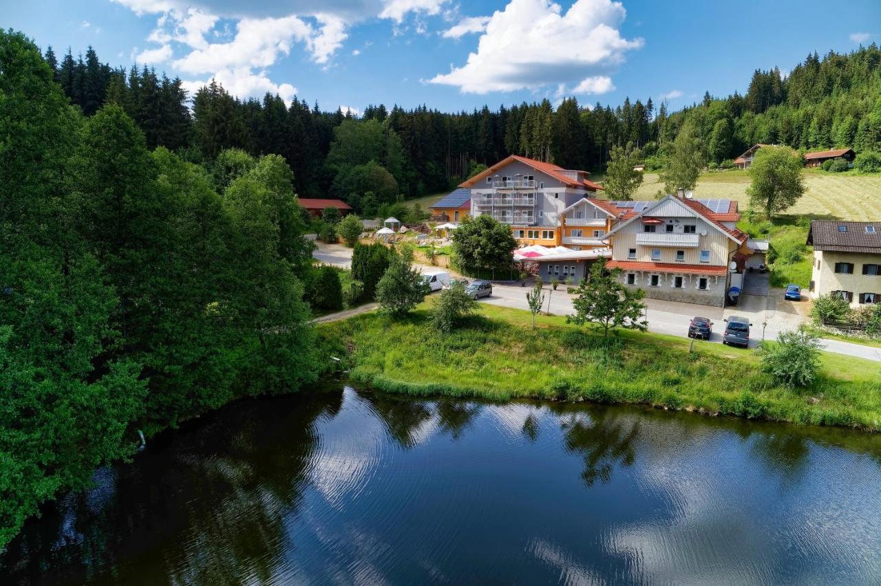 Wellnesshotel Deine Auszeit, Adults Only Achslach Exterior photo