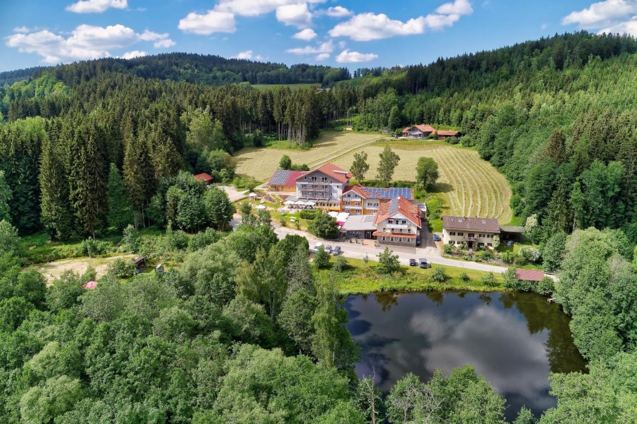 Wellnesshotel Deine Auszeit, Adults Only Achslach Exterior photo