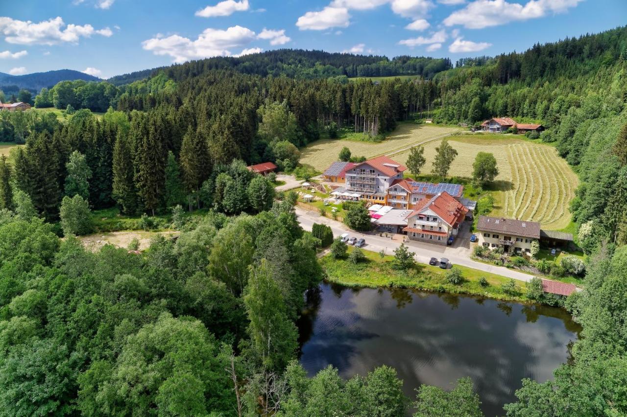 Wellnesshotel Deine Auszeit, Adults Only Achslach Exterior photo