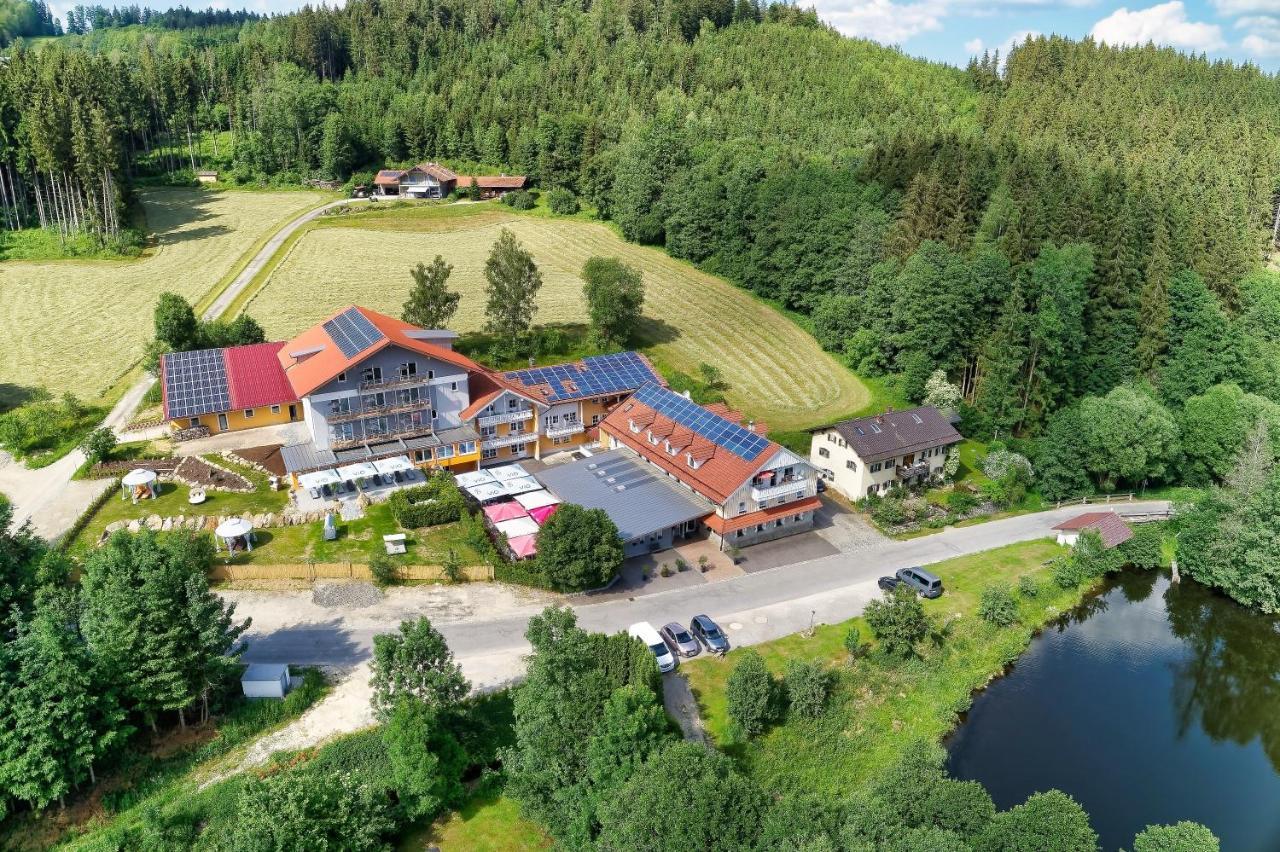 Wellnesshotel Deine Auszeit, Adults Only Achslach Exterior photo