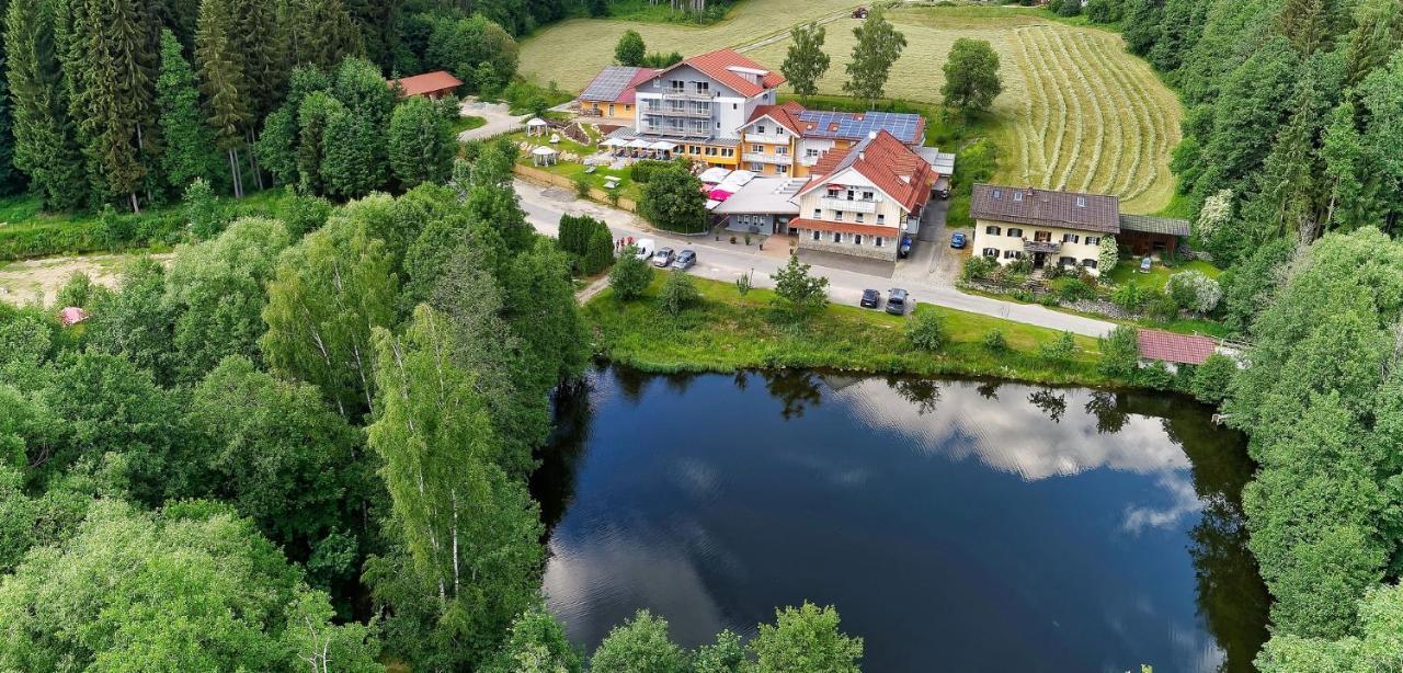 Wellnesshotel Deine Auszeit, Adults Only Achslach Exterior photo