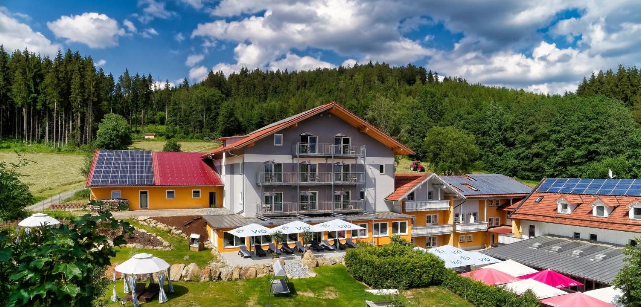 Wellnesshotel Deine Auszeit, Adults Only Achslach Exterior photo