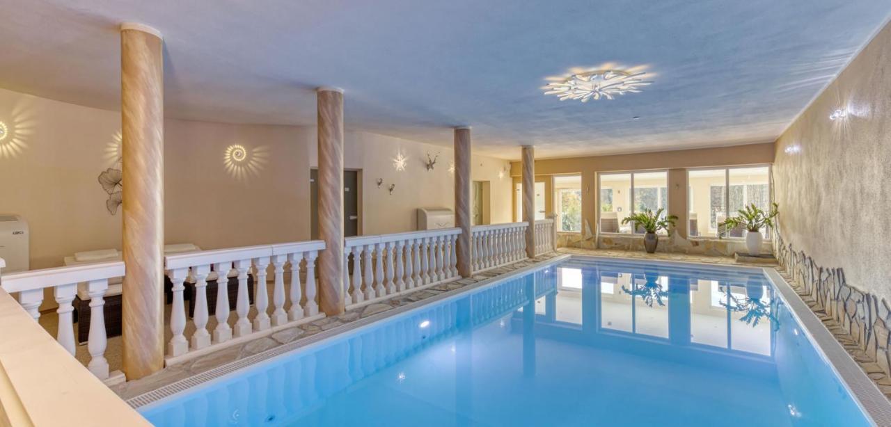 Wellnesshotel Deine Auszeit, Adults Only Achslach Exterior photo