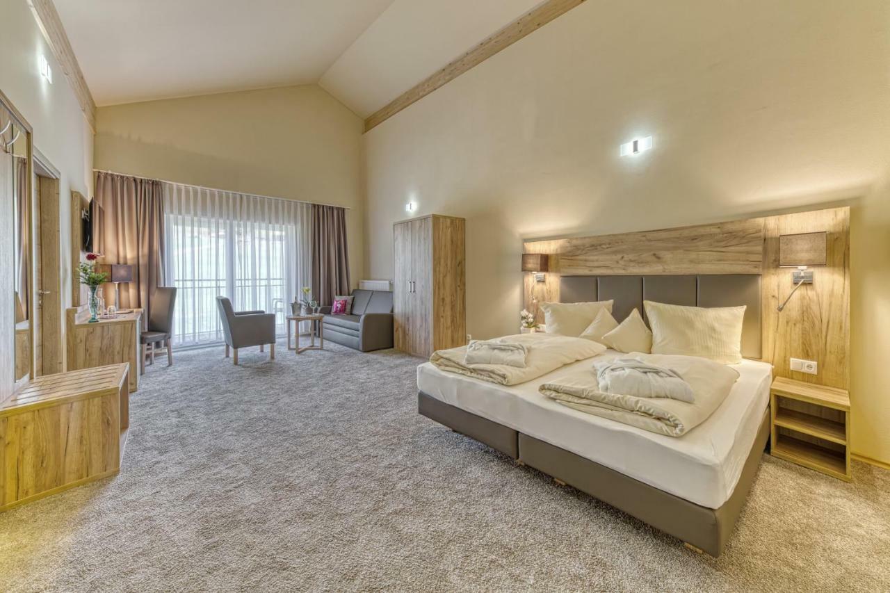 Wellnesshotel Deine Auszeit, Adults Only Achslach Exterior photo